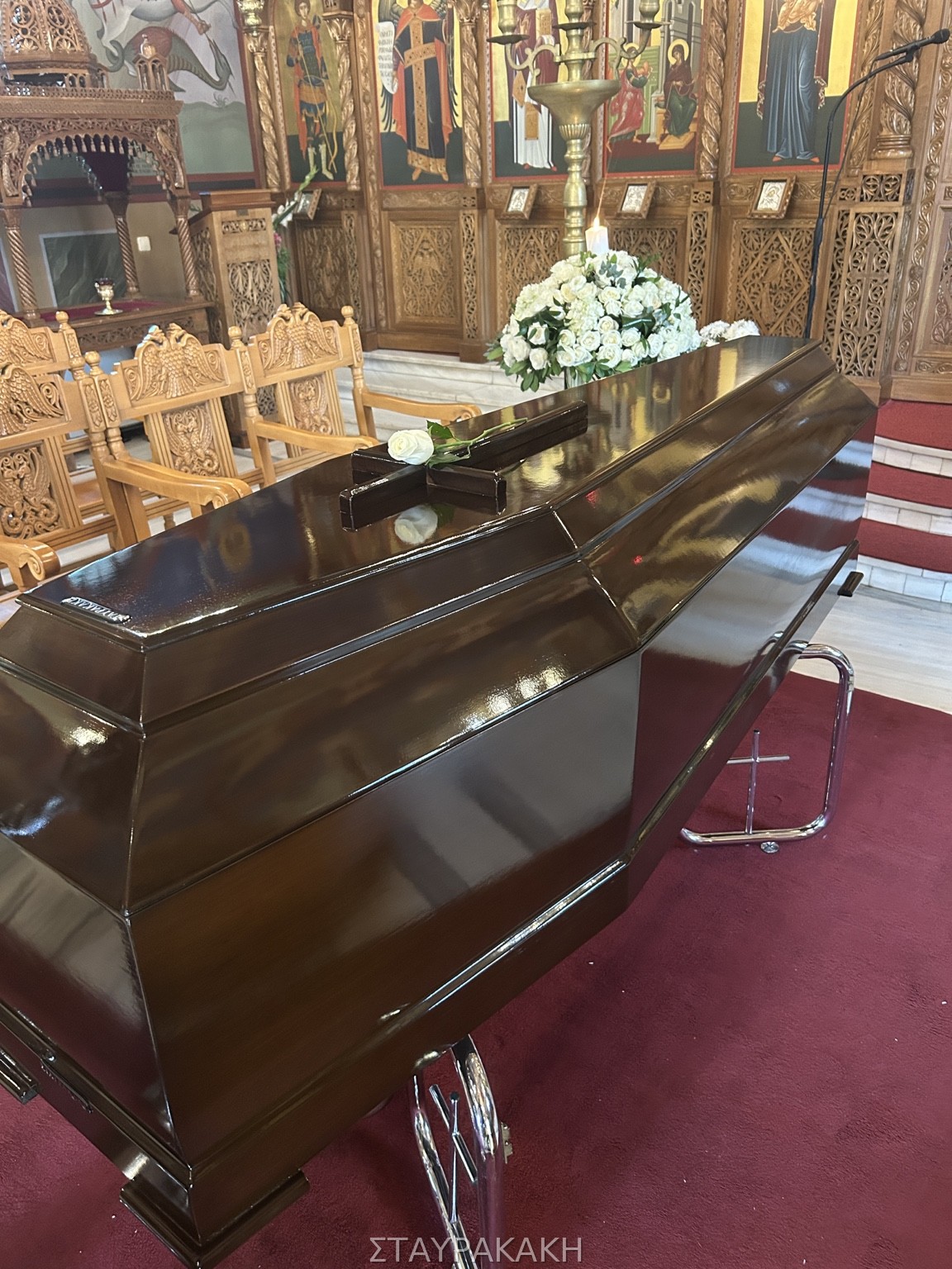 Φέρετρο επιλογής 2 από το Γραφείο Τελετών Σταυρακάκη