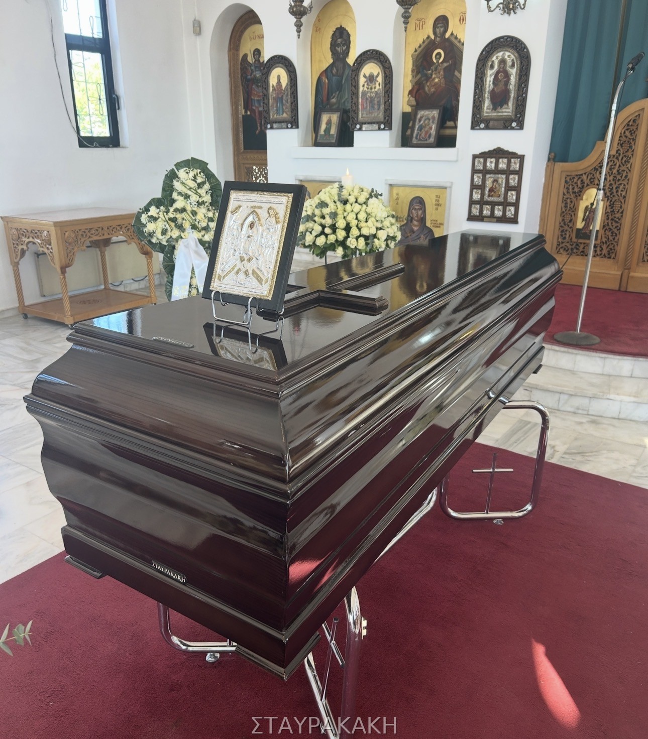 Φέρετρο επιλογής 4 από το Γραφείο Τελετών Σταυρακάκη