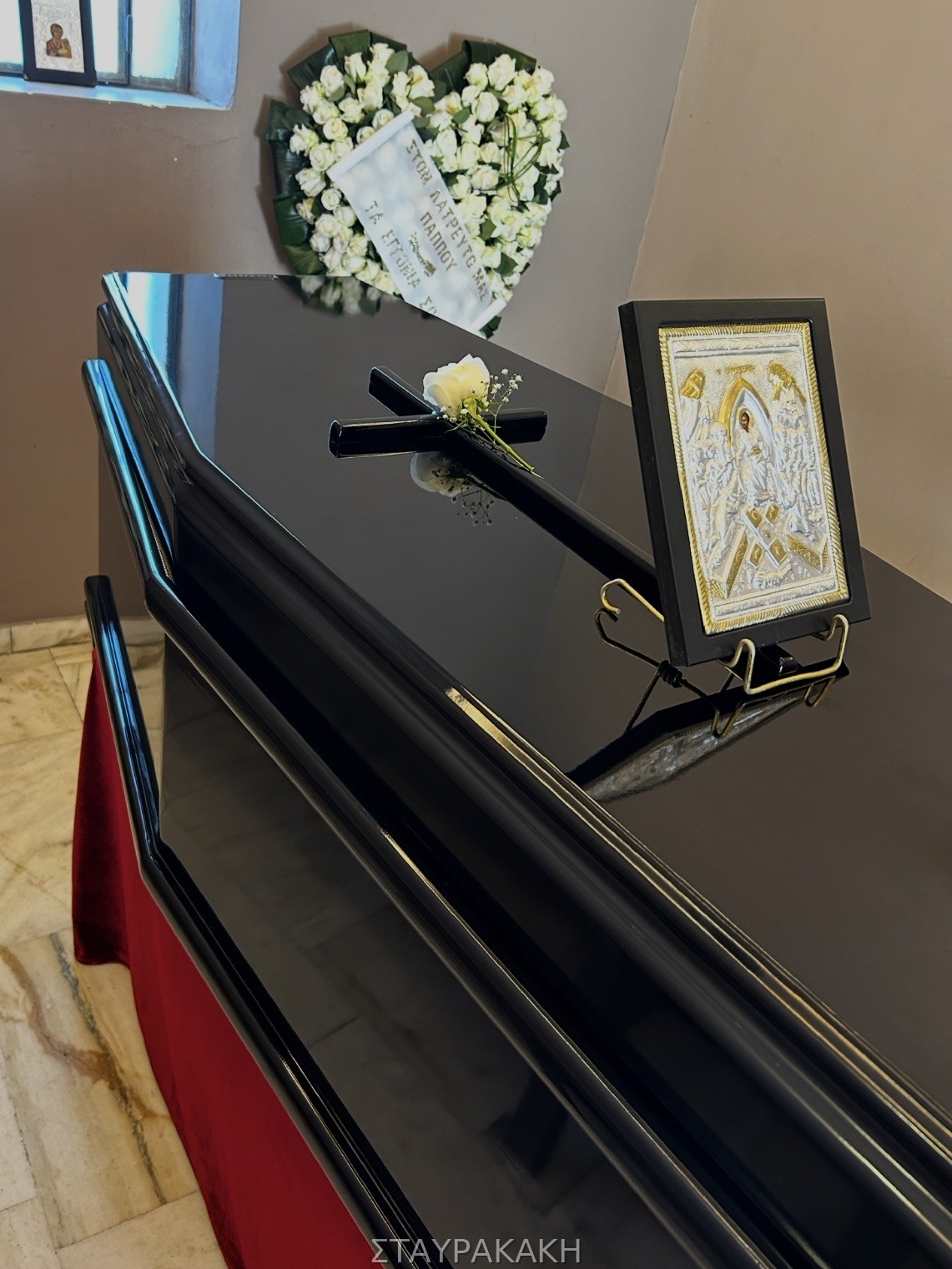 Φέρετρο επιλογής 6 από το Γραφείο Τελετών Σταυρακάκη