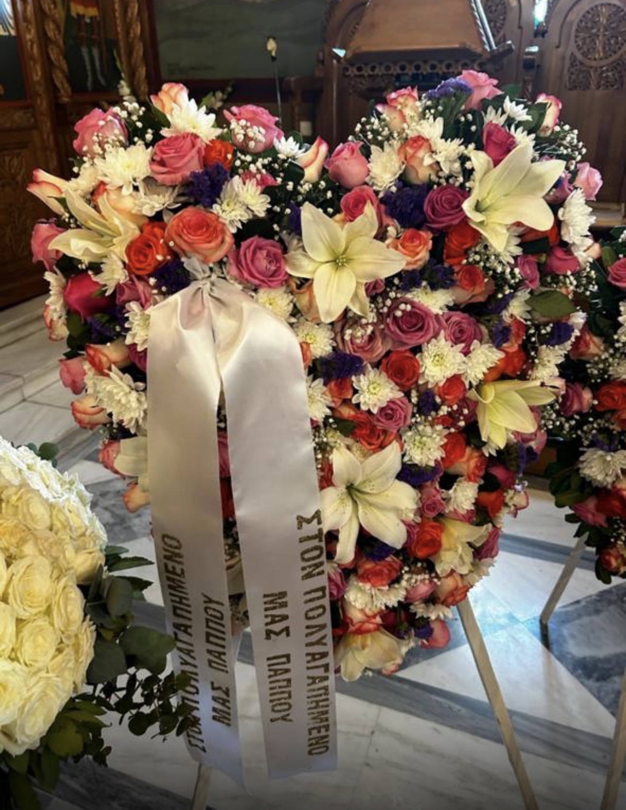 Στεφάνι συλλυπητηρίων 7 από το Γραφείο Τελετών Σταυρακάκη